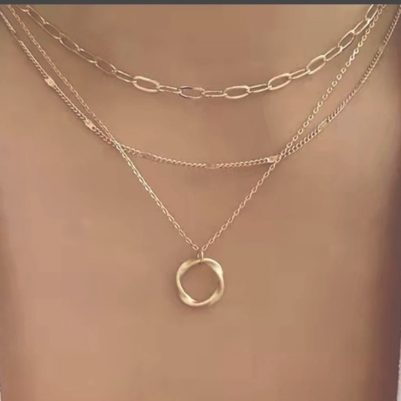 Jewelry - GOLD layered circle pendant necklace
